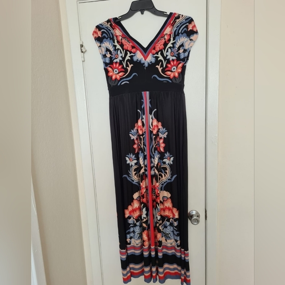 NWOT lovely floral maxi dress - Picture 3 of 5